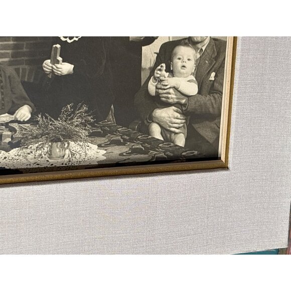 1940's Vintage Family Photograph In Ornate Hand-Painted Gold Wooden Frame - Picture 13 of 16